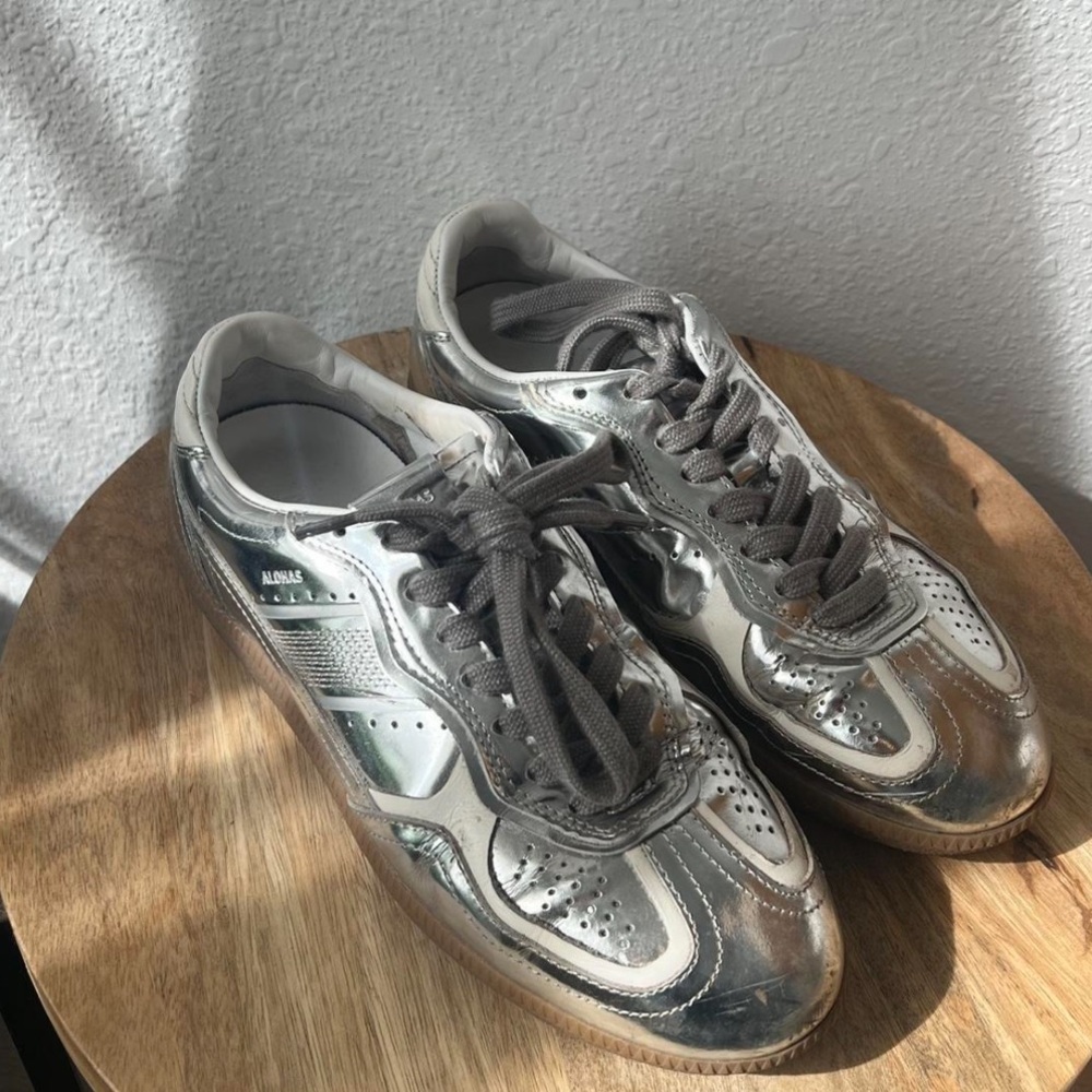 **SOLD** silver alohas 490 sneakers